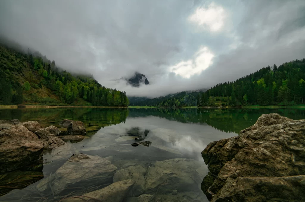 cloudy mountains confused